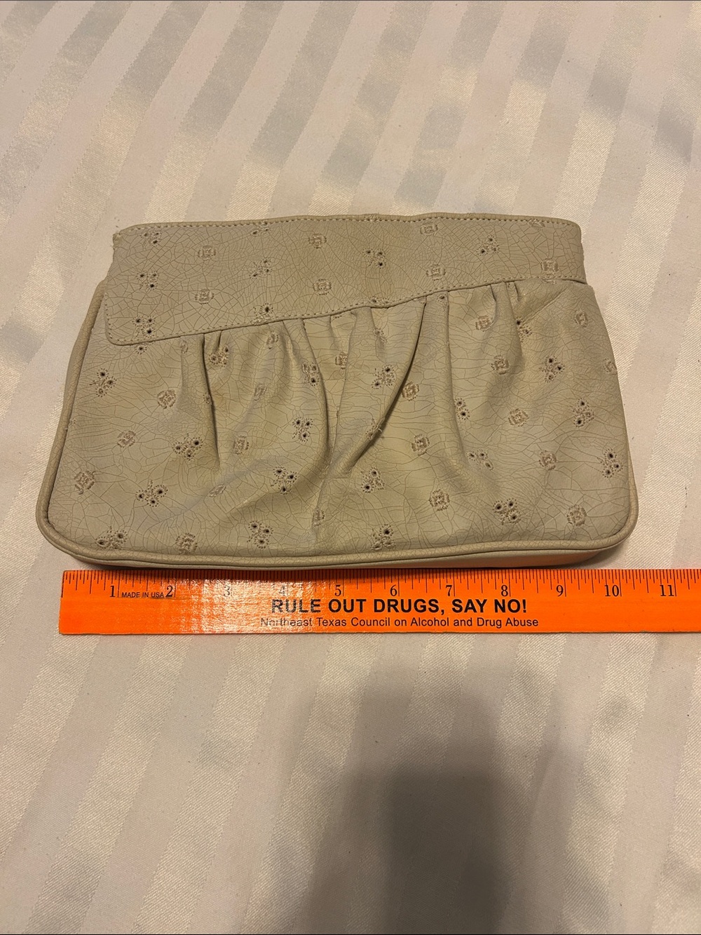Vgt Theodor of California off white clutch. 50’s-60’s.